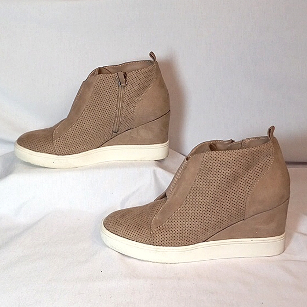 MIA Wedges